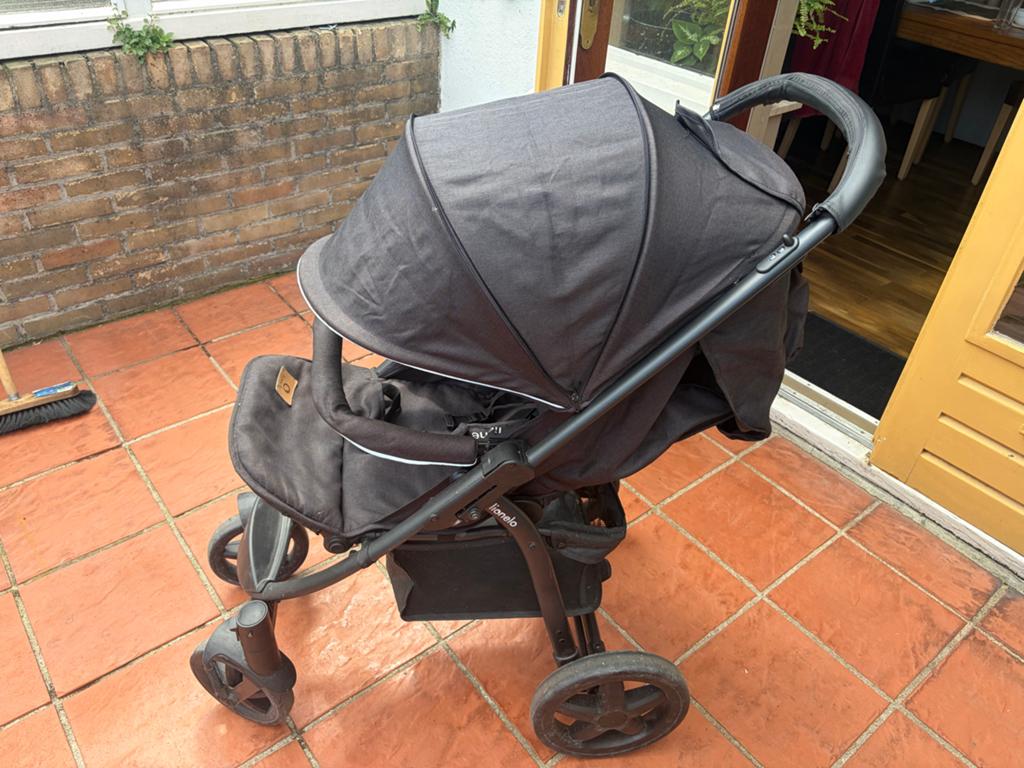 Lionelo Kinderwagen - Compact en Gebruiksvriendelijk, Kinderen en Baby's, Kinderwagens en Combinaties, Ophalen of Verzenden, Gebruikt