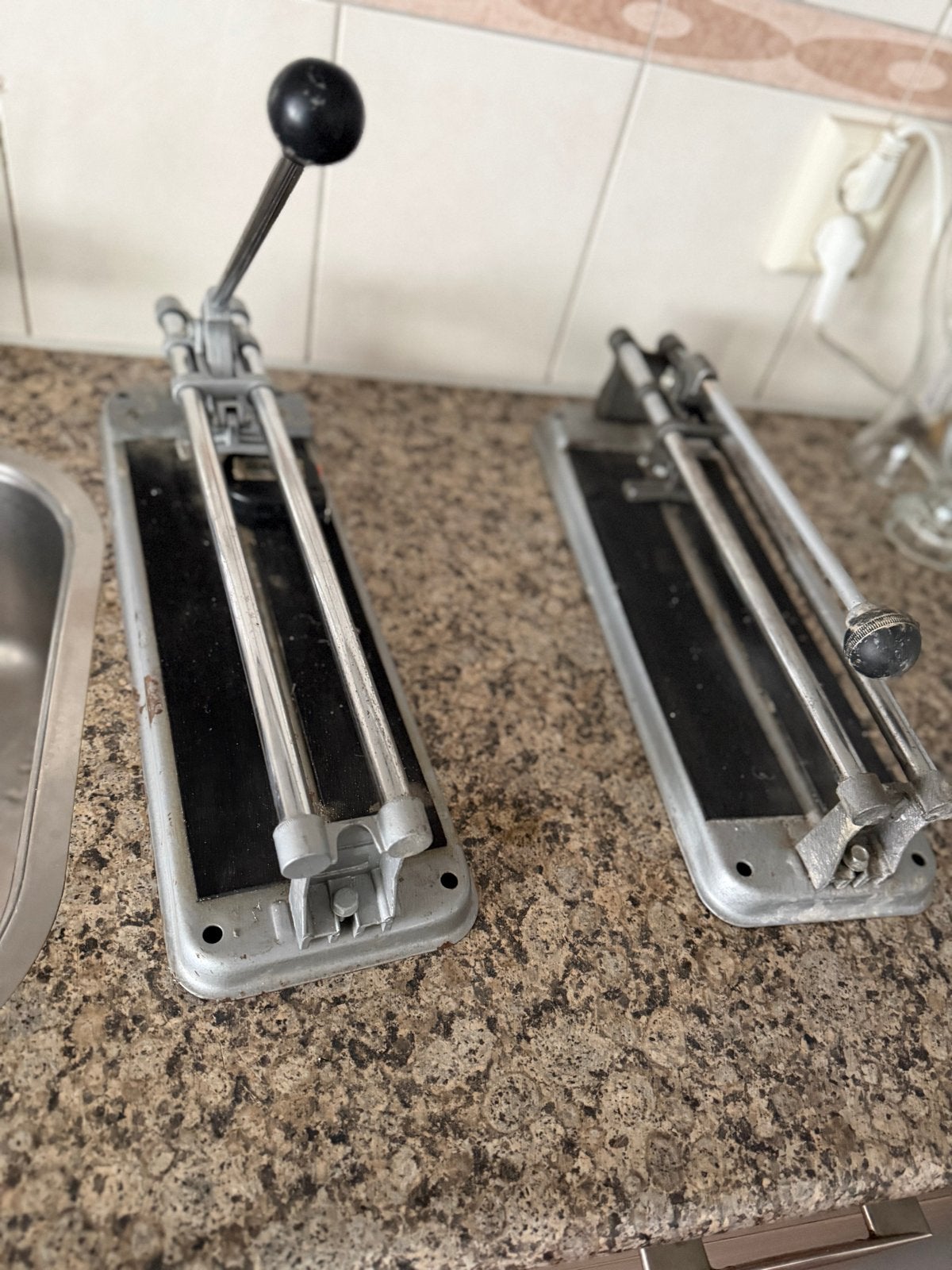 Tegelsnijders - 2 stuks per stuk, Ophalen of Verzenden, Gebruikt, Snijgereedschap, Overige merken