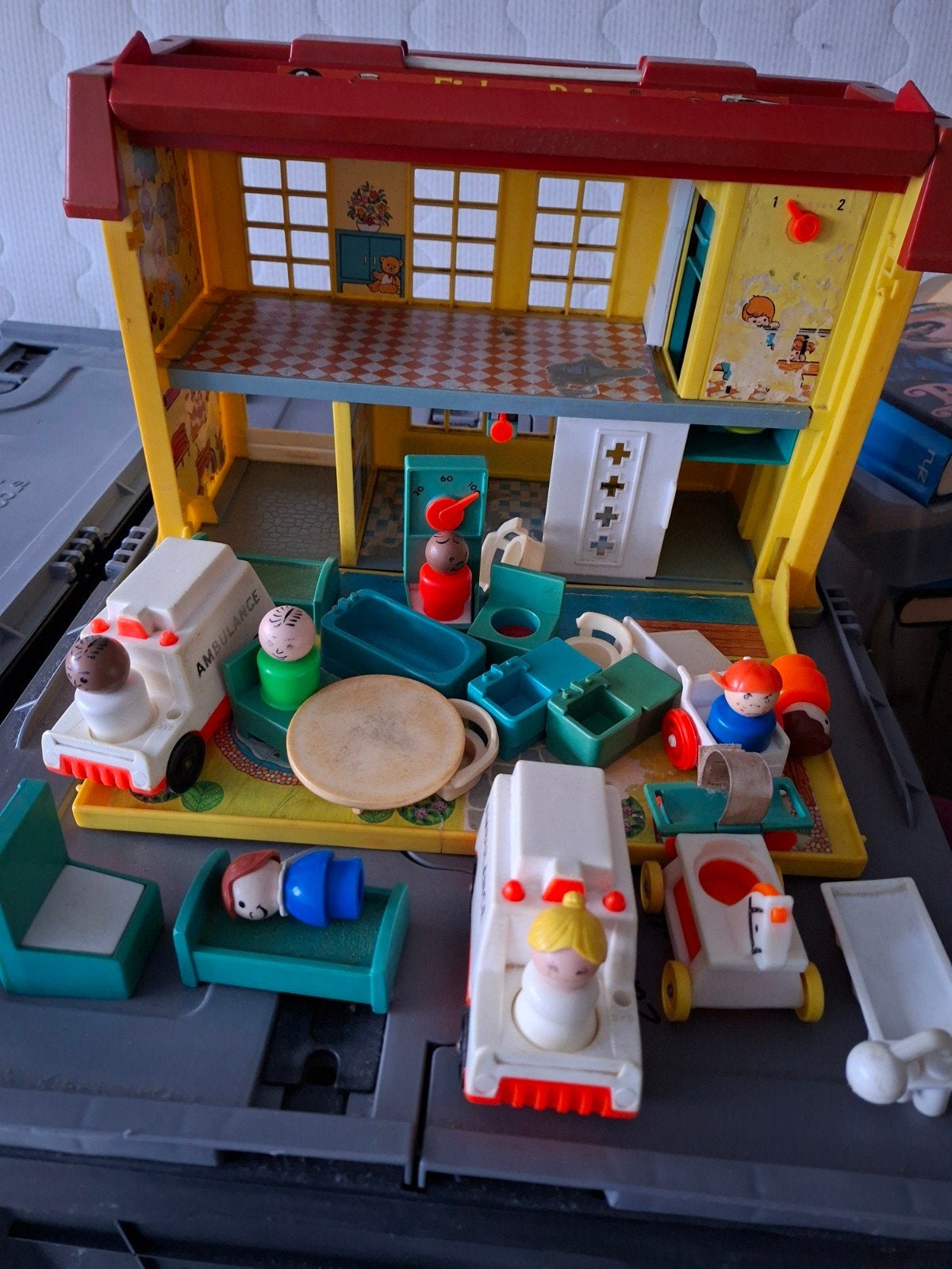 fisher price ziekenhuis met toebehoren, Kinderen en Baby's, Ophalen of Verzenden, Gebruikt, Speelset