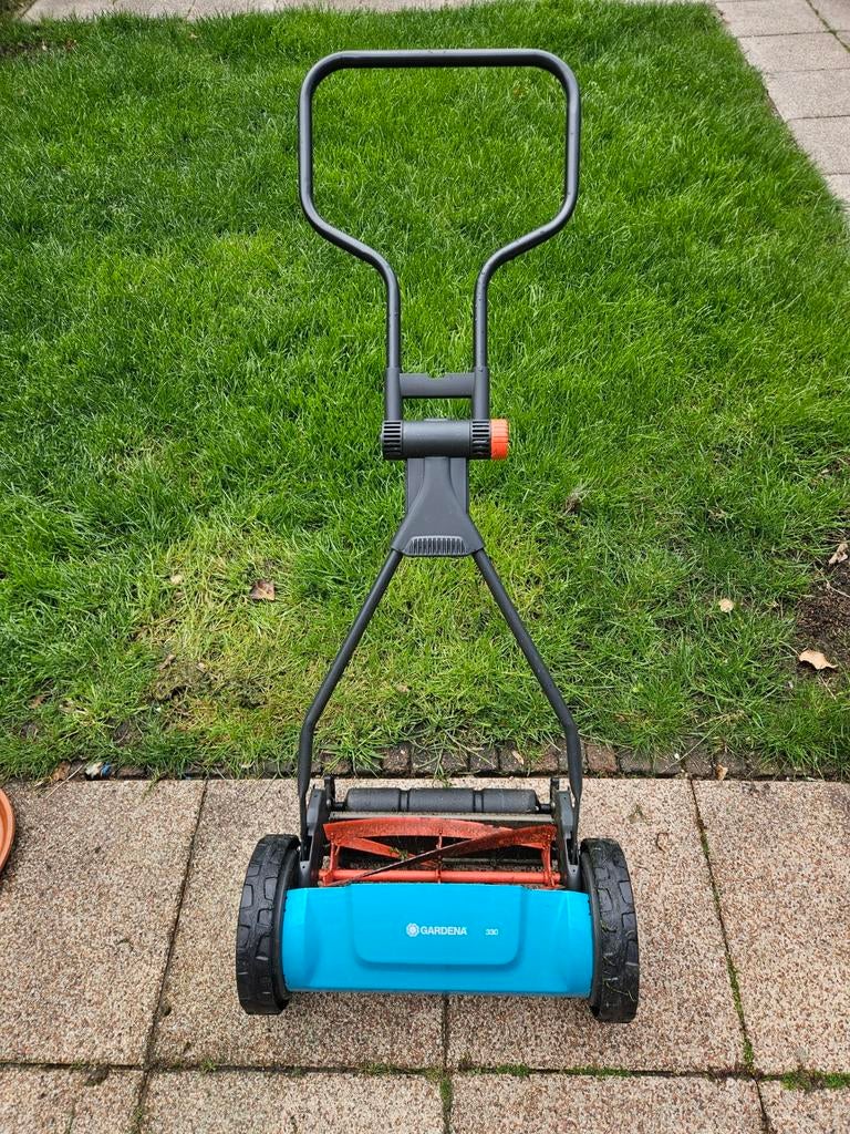 Gardena 330 handgrasmaaier - 2 jaar oud, Tuin en Terras, Grasmaaiers, Ophalen, Gebruikt, Handgrasmaaier, 30 t/m 39 cm