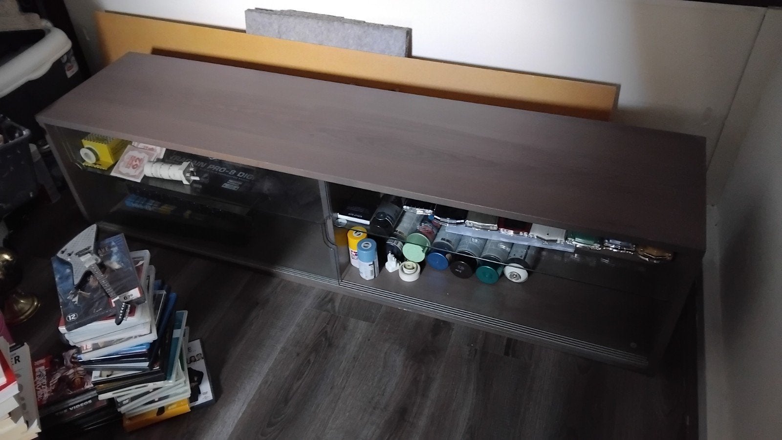 Grijze kast om op te hangen met glazen schuifdeuren, Ophalen, Met plank(en), Gebruikt, Glas