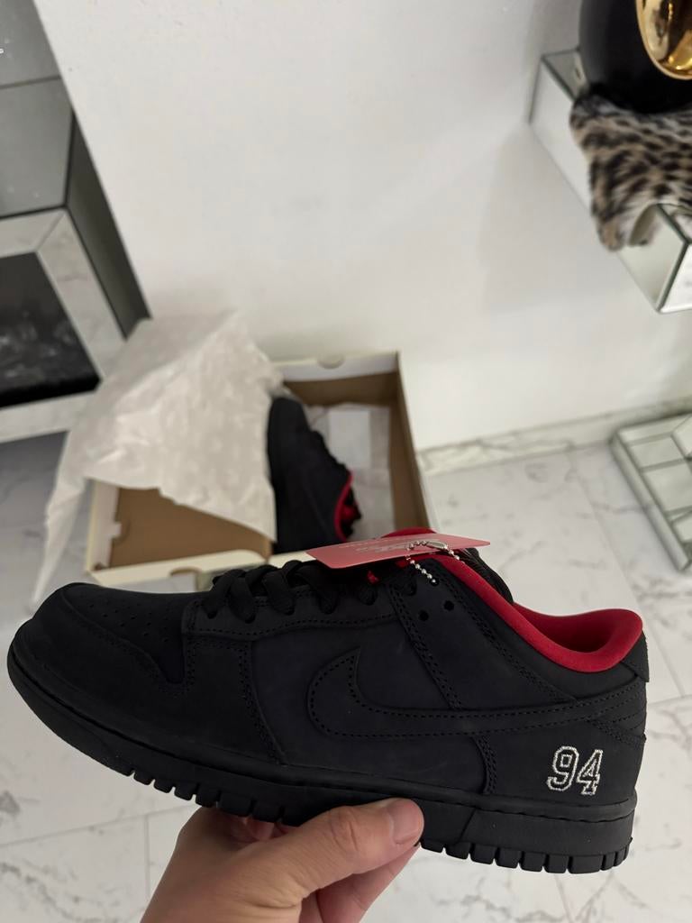 Supreme Nike SB Dunk Low 94 US 8 EU 41, Ophalen of Verzenden, Gedragen, Zwart, Sneakers of Gympen