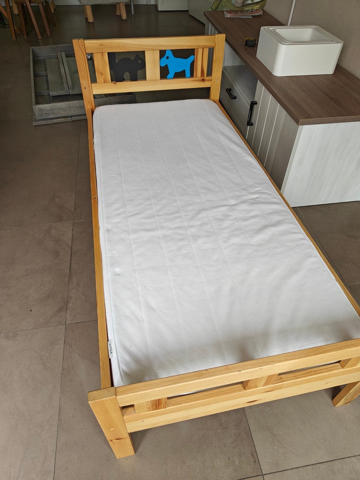 Houten eenpersoonsbed met matras：70x160cm, Ophalen, Gebruikt