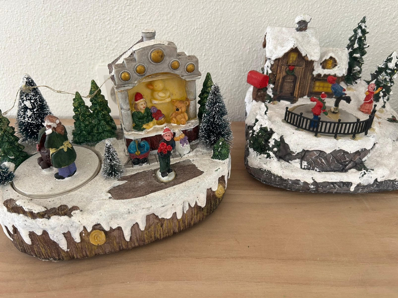 Bewegende kersthuisjes (kerstdecoratie), Diversen, Ophalen of Verzenden, Zo goed als nieuw