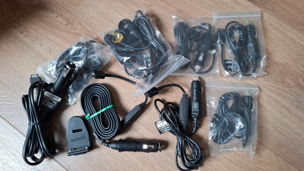 Veel onderdelen en accessoires voor Garmin nüvi navigatie, Ophalen of Verzenden, Zo goed als nieuw