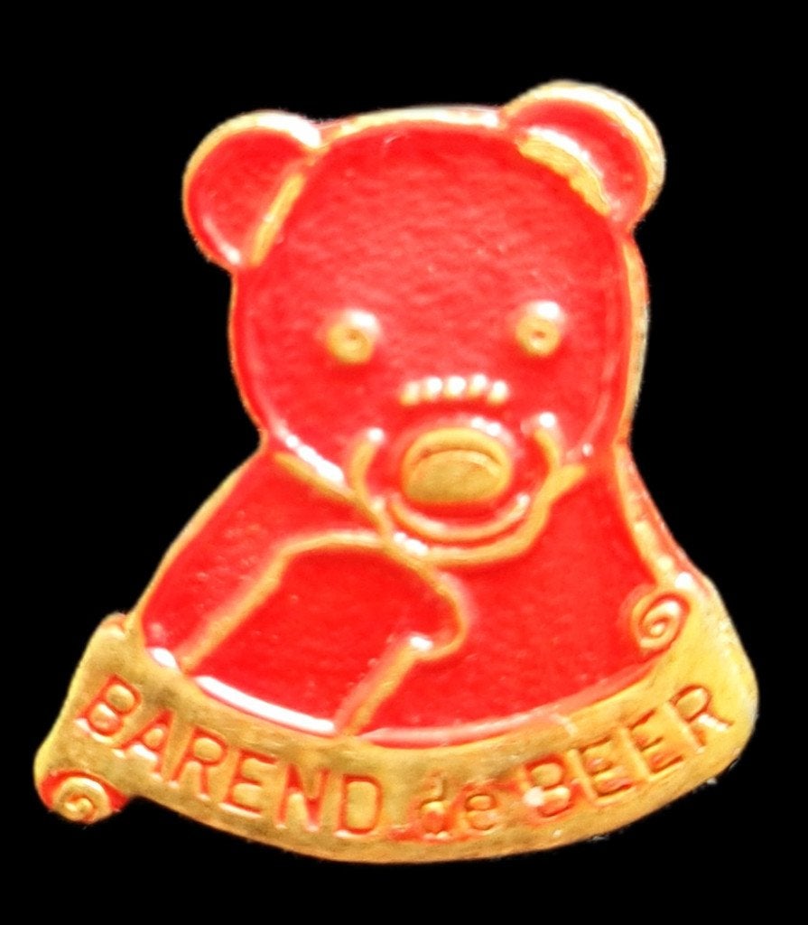 Barend de Beer speld- rood, Verzenden, Zo goed als nieuw, Figuurtje, Speldje of Pin