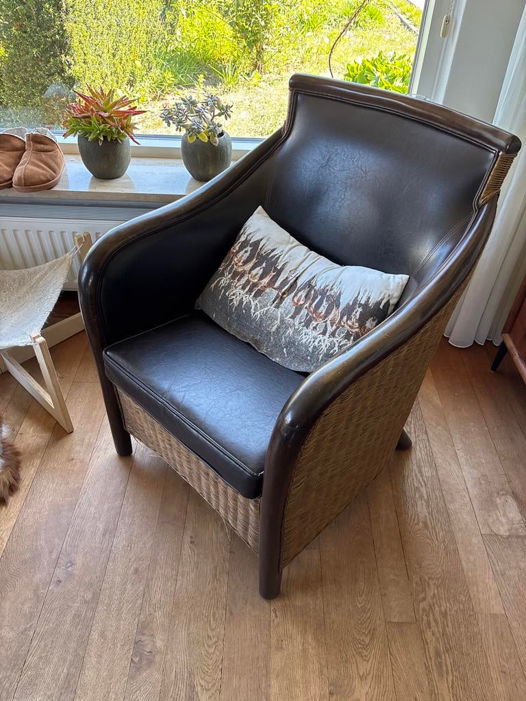 Twee comfortabele fauteuils van rotan en leer, Huis en Inrichting, Fauteuils, Gebruikt, Ophalen of Verzenden, 75 tot 100 cm, Leer