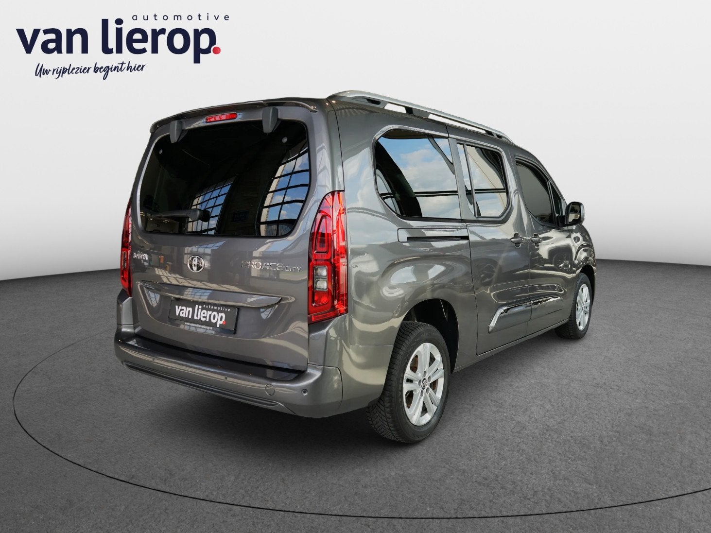 Toyota PROACE CITY Verso 1.2 Turbo Long 7p DEALER-ONDERHOUDE, Auto's, Toyota, Gebruikt, Zwart, 7 stoelen, Bedrijf