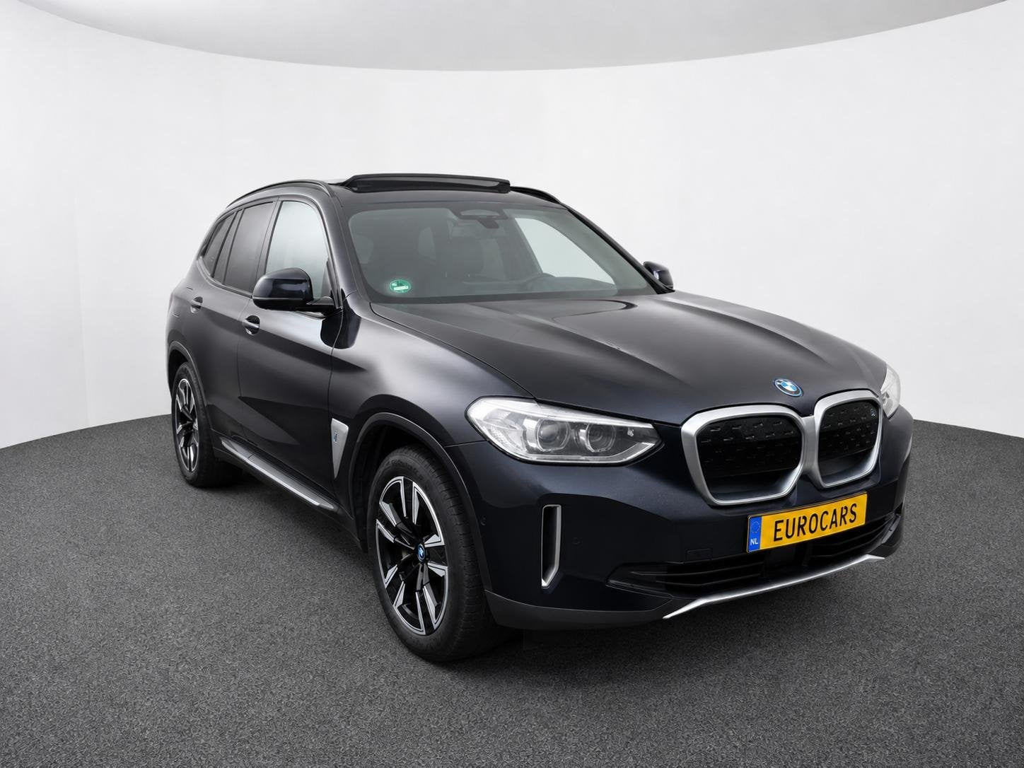 BMW iX3 High Executive Edition 80 kWh SOH 98,6% Panoramadak, Automaat, Achterwielaandrijving, Gebruikt, Zwart