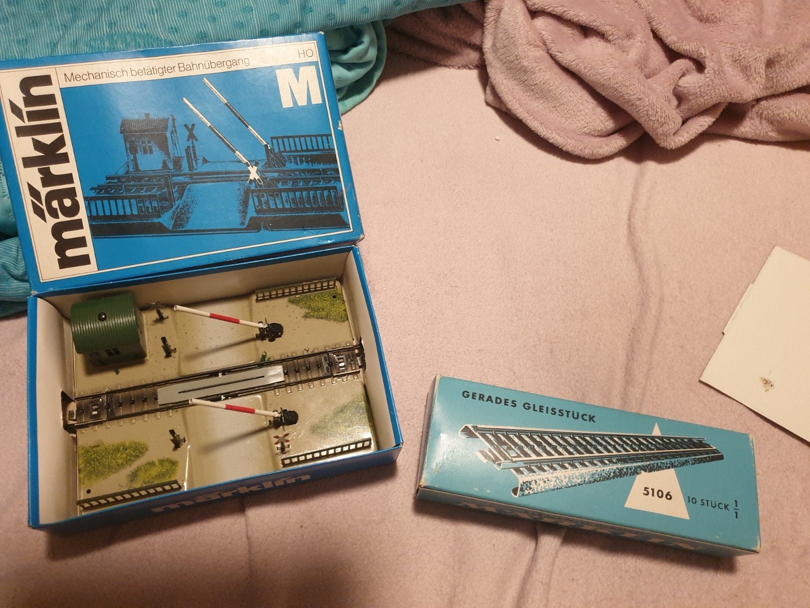 Märklin HO Mechanische overweg en rechte rails, Hobby en Vrije tijd, Modeltreinen | H0, Ophalen of Verzenden