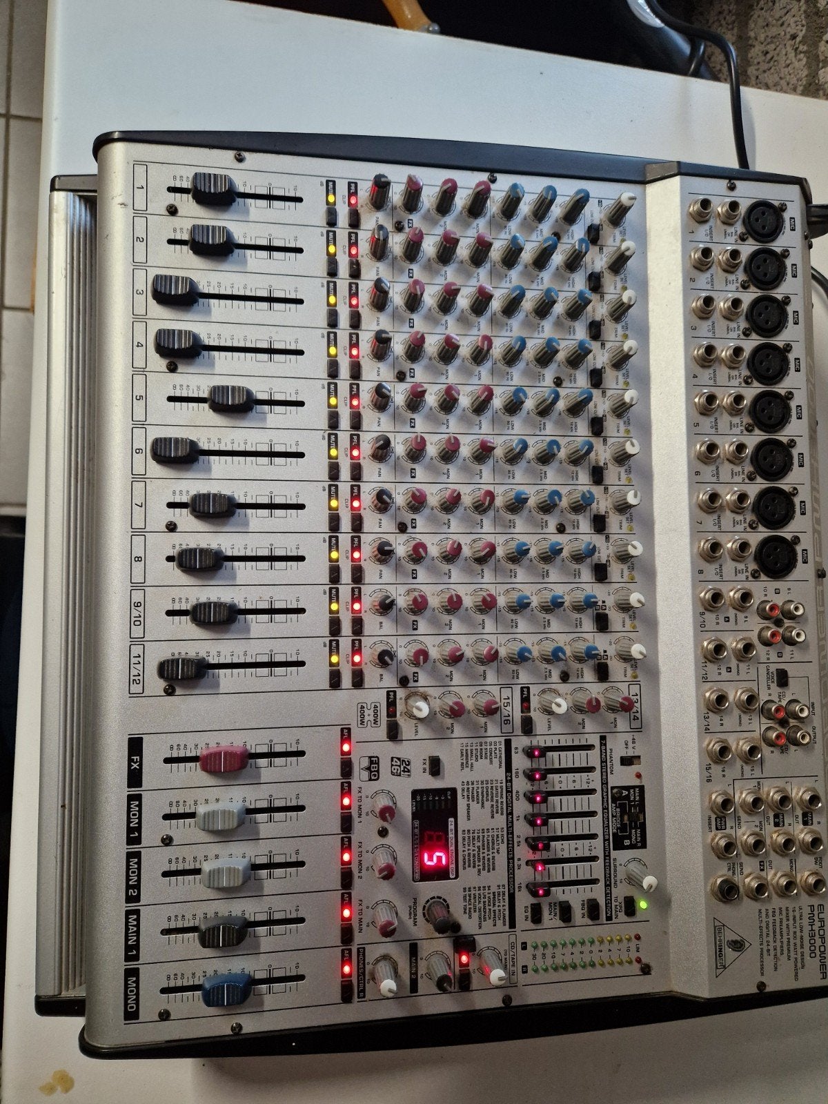 Behringer mengpaneel Europower, Ophalen, Gebruikt, 10 tot 20 kanalen, Microfooningang