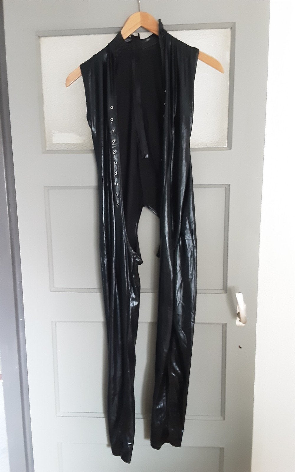 Zwarte Lak Catsuit met Open Kruis en Rits Achter, Ophalen of Verzenden, Zwart, Overige typen