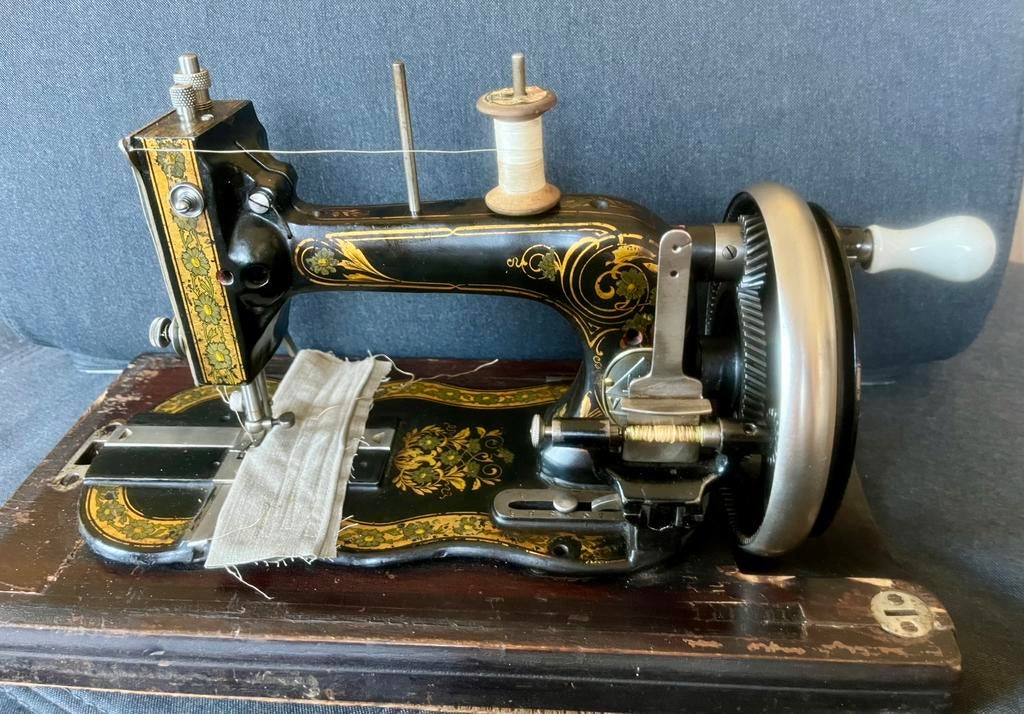 Werkende antieke Vesta handnaaimachine (ca. 1890-1910), Antiek en Kunst, Antiek | Naaimachines, Ophalen