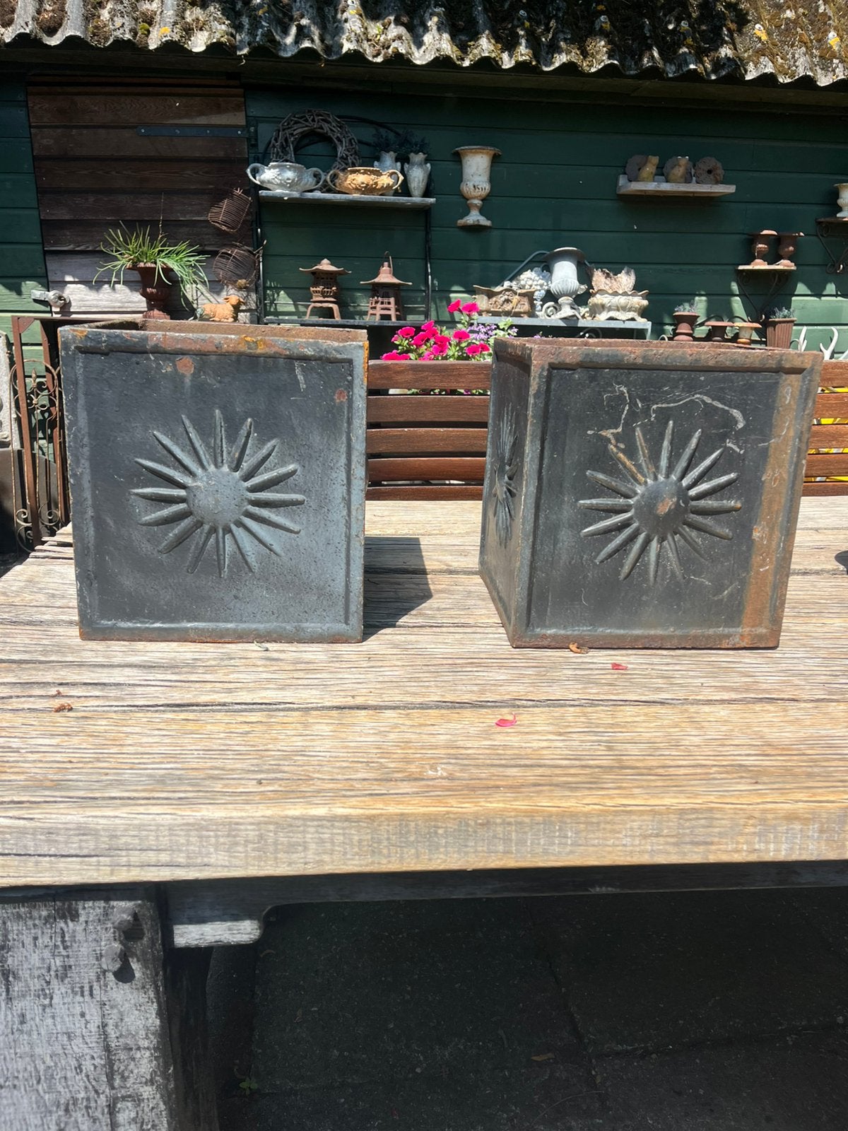 2 gietijzeren jardinieres bloembakken, Tuin en Terras, Bloembakken en Plantenbakken, Ophalen, Gebruikt, Minder dan 60 cm, Vierkant