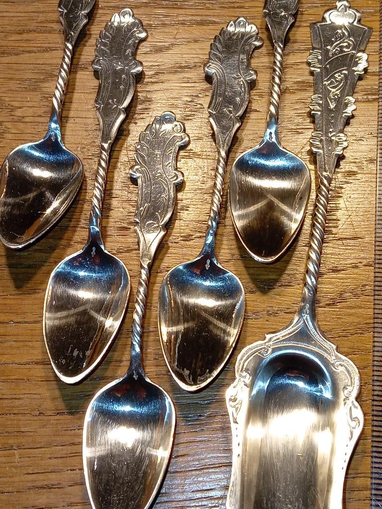 Hollandse zilveren koffielepeltjes en zilveren suikerlepel., Ophalen of Verzenden, Zilver