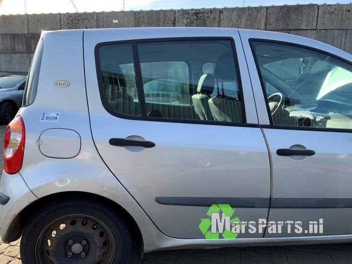 Portier 4Deurs rechts-achter van een Renault Modus (TED69)