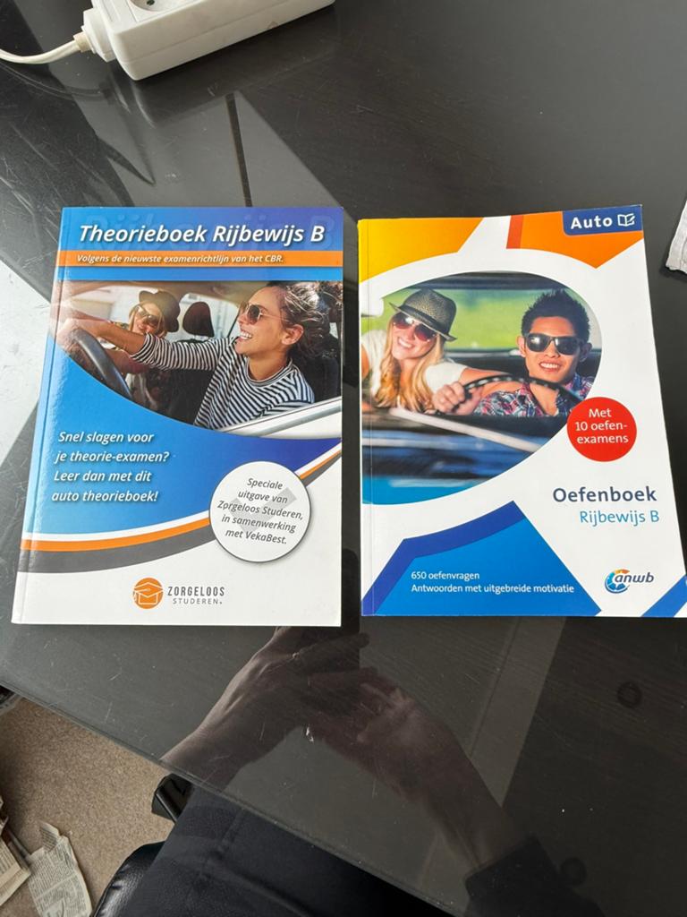Twee theorie boeken rijbewijs b, Ophalen of Verzenden, Zo goed als nieuw, Overige merken