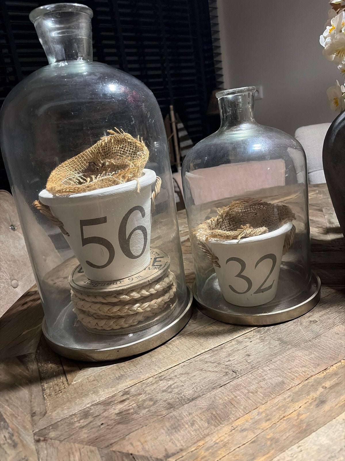 Twee glazen stolpen met potjes van Rivièra Maison, Huis en Inrichting, Ophalen, Gebruikt, Landelijk, Wit
