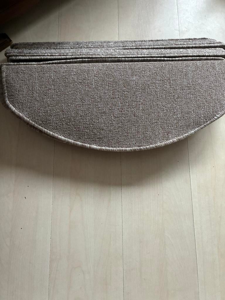 Trapmatten halve maantjes trap bekleding nieuw, Huis en Inrichting, Stoffering | Vloerbedekking, Beige, Ophalen of Verzenden, Zo goed als nieuw