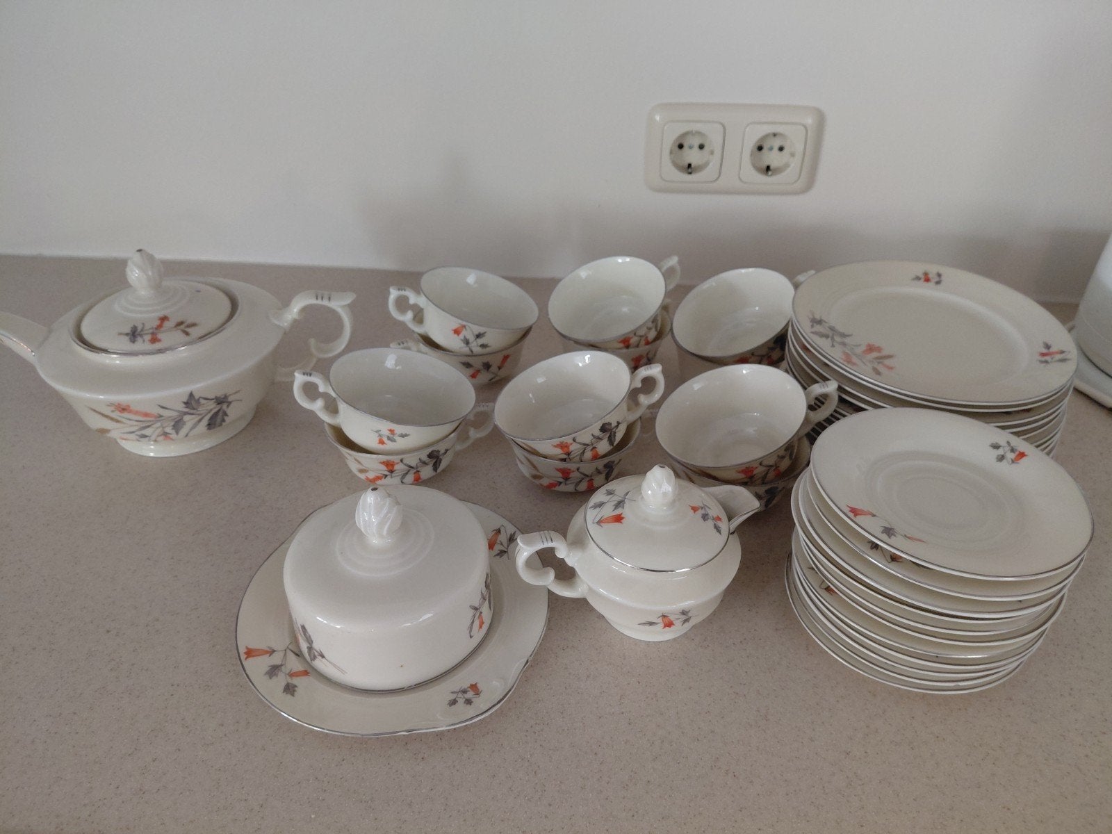 Oud servies, Ophalen