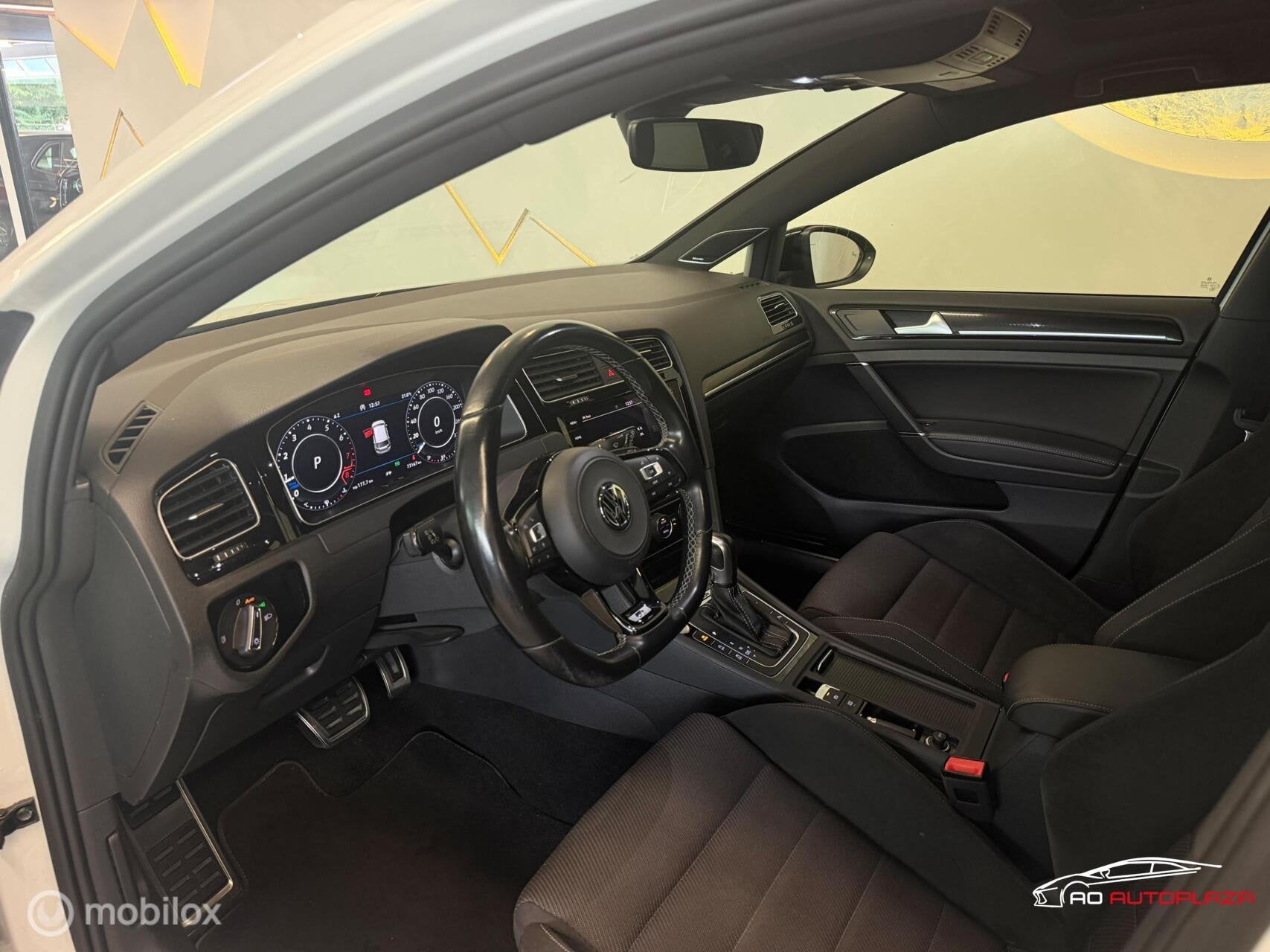 Volkswagen Golf 2.0 TSI 4Motion R Panorama/Akrapovic/Keyless, Automaat, Euro 6, 4 cilinders, 1984 cc