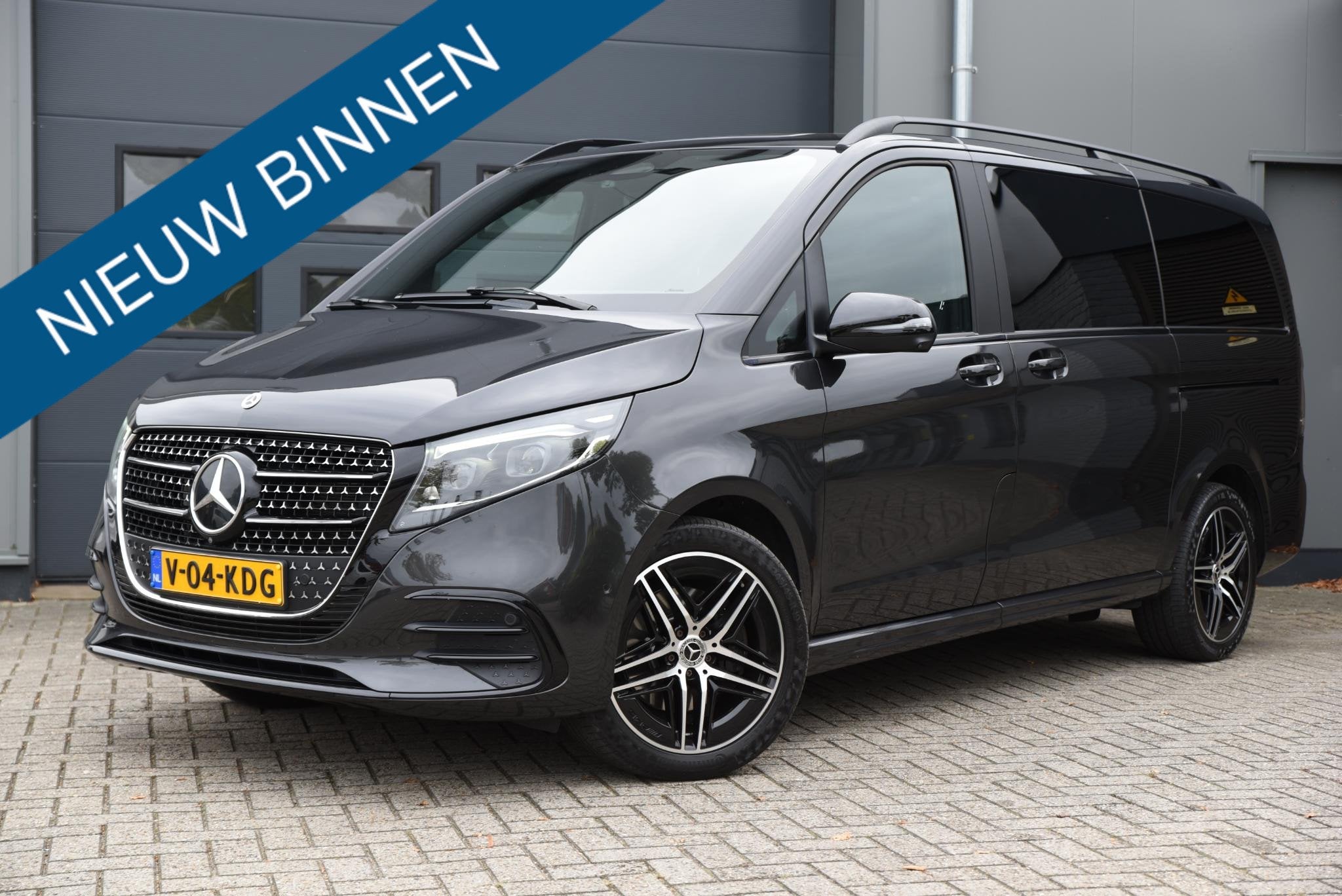 Mercedes-Benz V-klasse 300d L2 Avantgarde AMG Line Edition, Auto's, Automaat, Achterwielaandrijving, Gebruikt, Euro 6