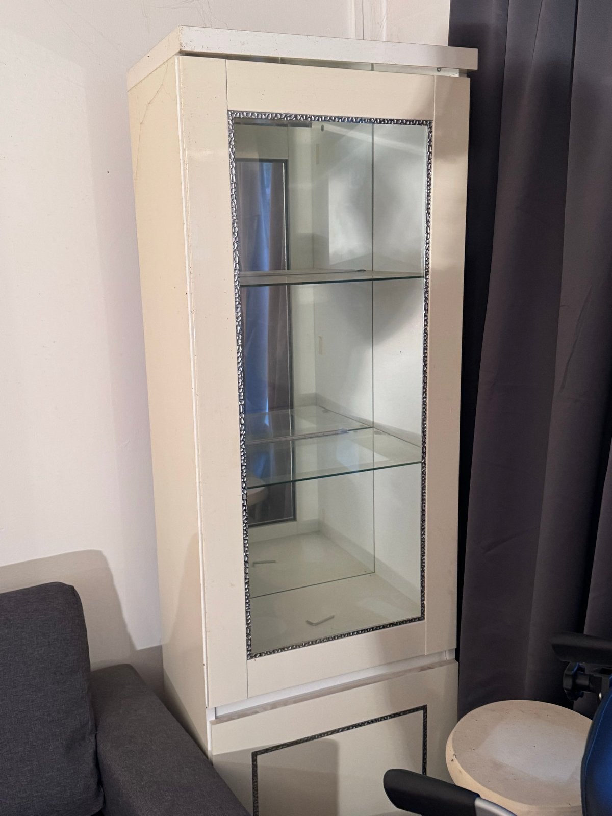 2 Vitrinekasten met licht en een TV-meubel, Ophalen, Overige materialen, Gebruikt, 100 tot 150 cm