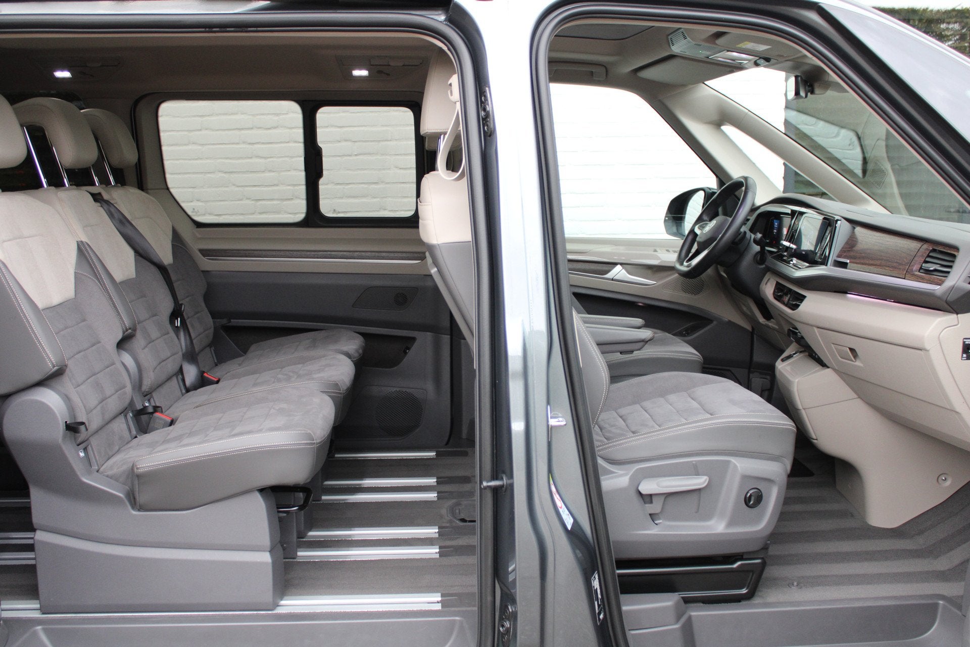 Volkswagen Multivan 1.4 eHybrid L2H1 / 7-Pers / Panorama / i, Auto's, Dealer onderhouden, Gebruikt, Met garantie (alle), 7 stoelen
