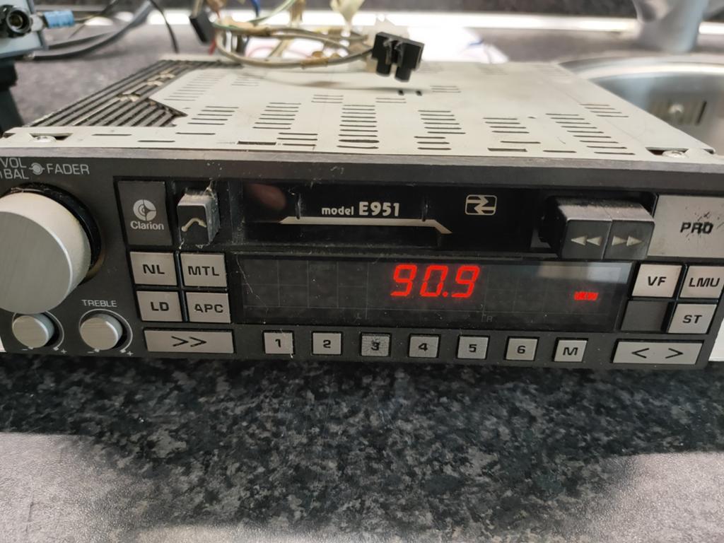 Clarion E951 autoradio, Ophalen