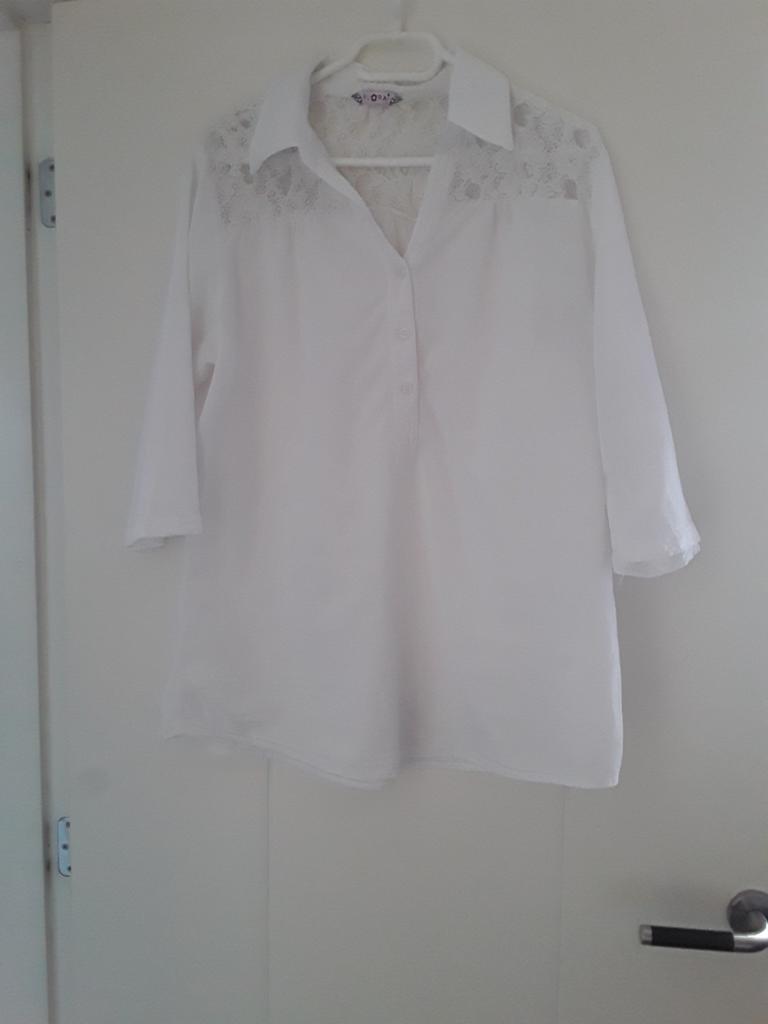 Blouse met kant, Ophalen of Verzenden, Zo goed als nieuw, Maat 38/40 (M), Zwart