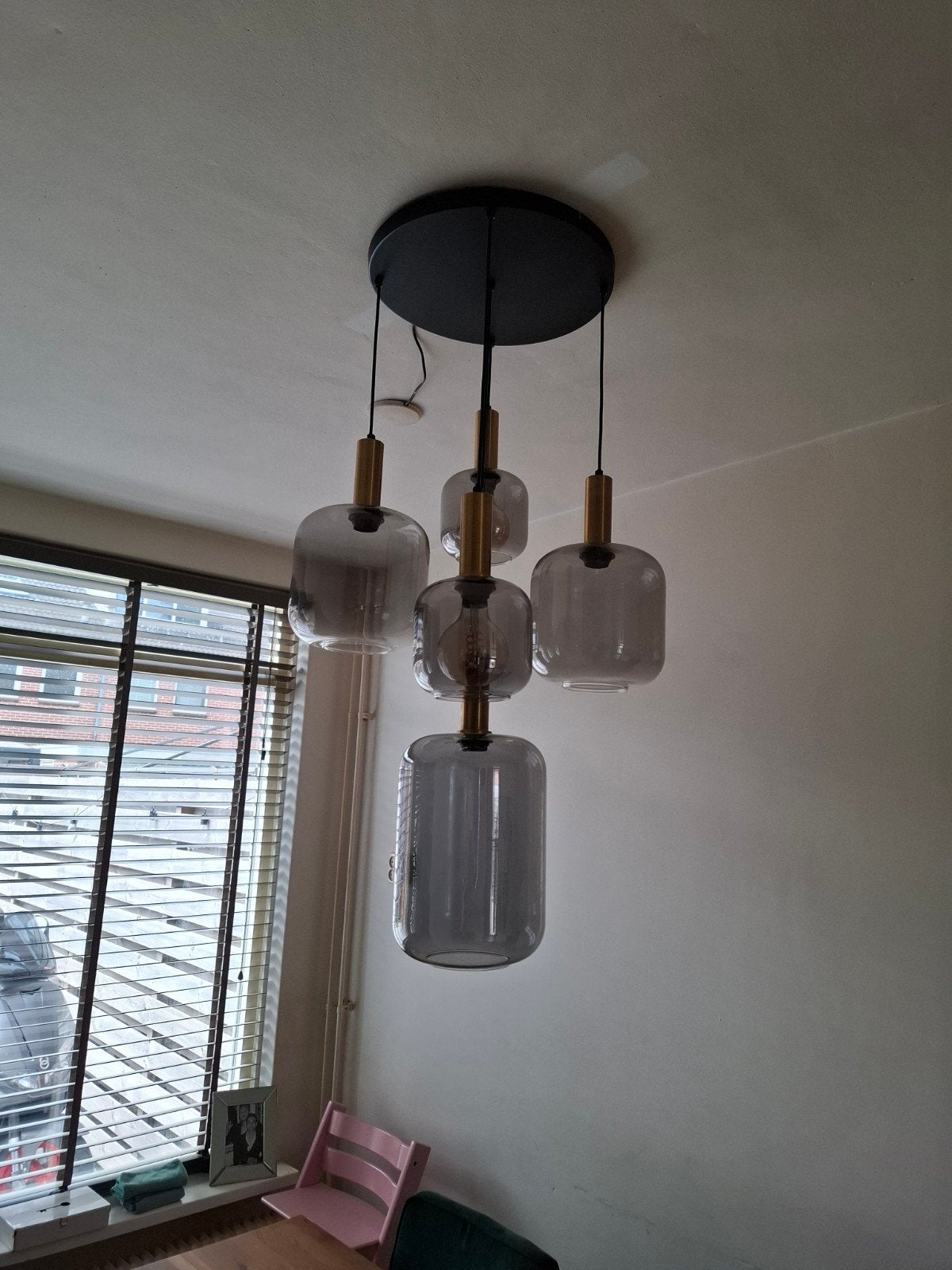 Te koop Hanglamp zwart met goud en smoke glas 5-lichts, Ophalen, Zo goed als nieuw, Glas