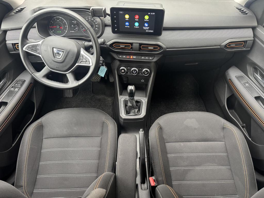 Dacia Sandero Stepway 1.0 TCe 90 Comfort | Automaat | Achter, Auto's, Stof, Lichtsensor, Met garantie (alle), Zwart