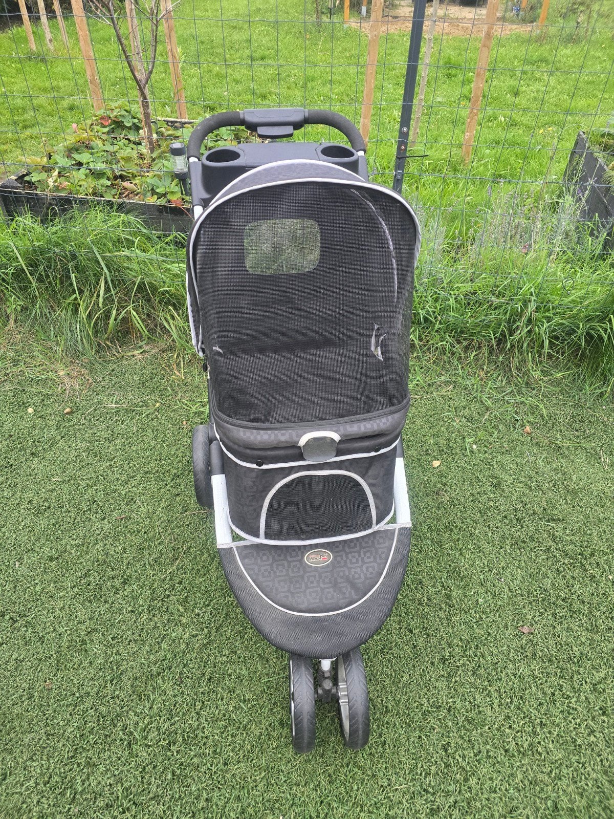 mooi honden buggy van innopet, Innopet, Ophalen, Zo goed als nieuw, Hondenbuggy
