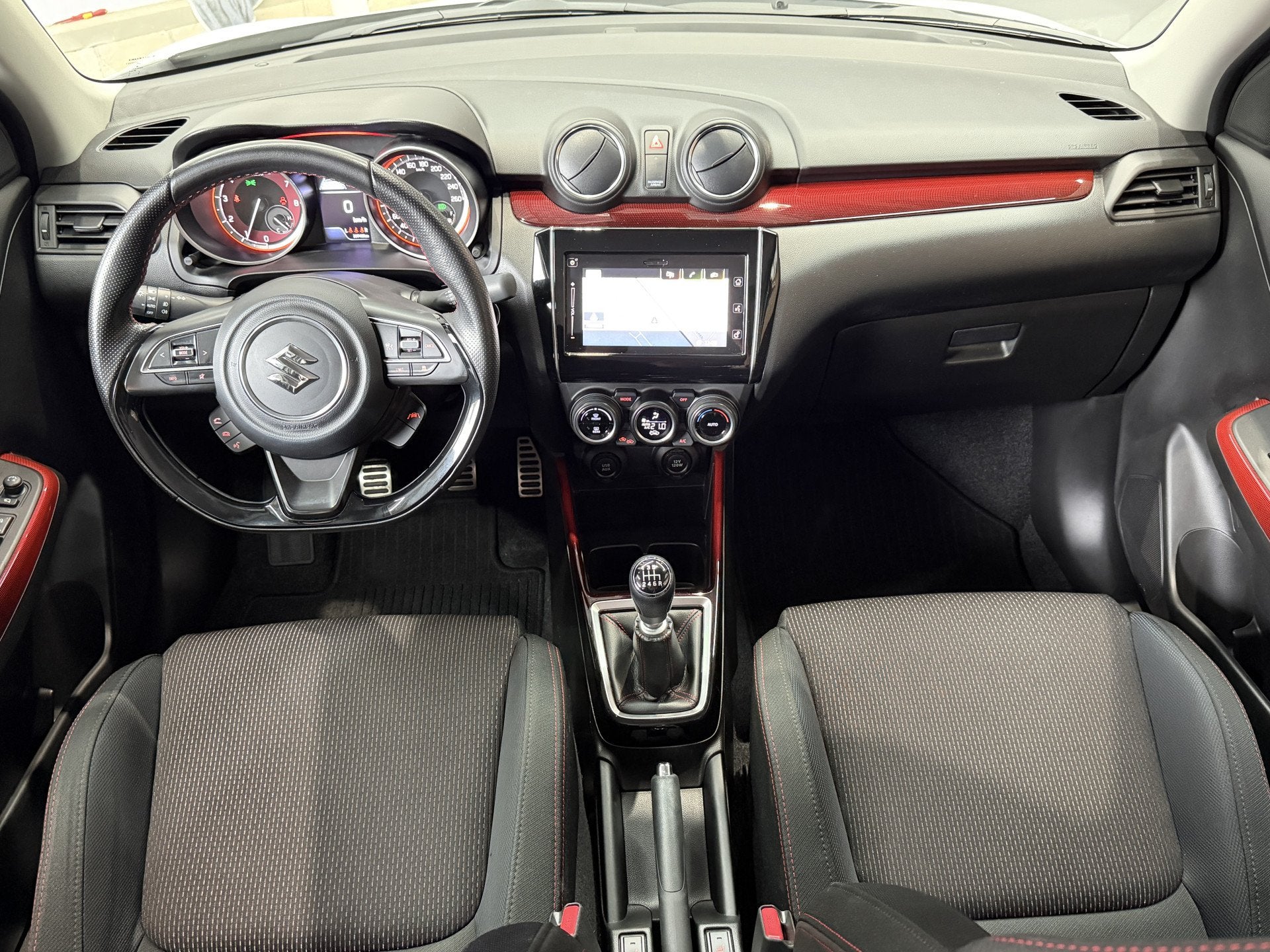 Suzuki Swift 1.4 Sport Smart Hybrid Navi | 17" | Carplay | C, Voorwielaandrijving, Dealer onderhouden, Stof, Gebruikt