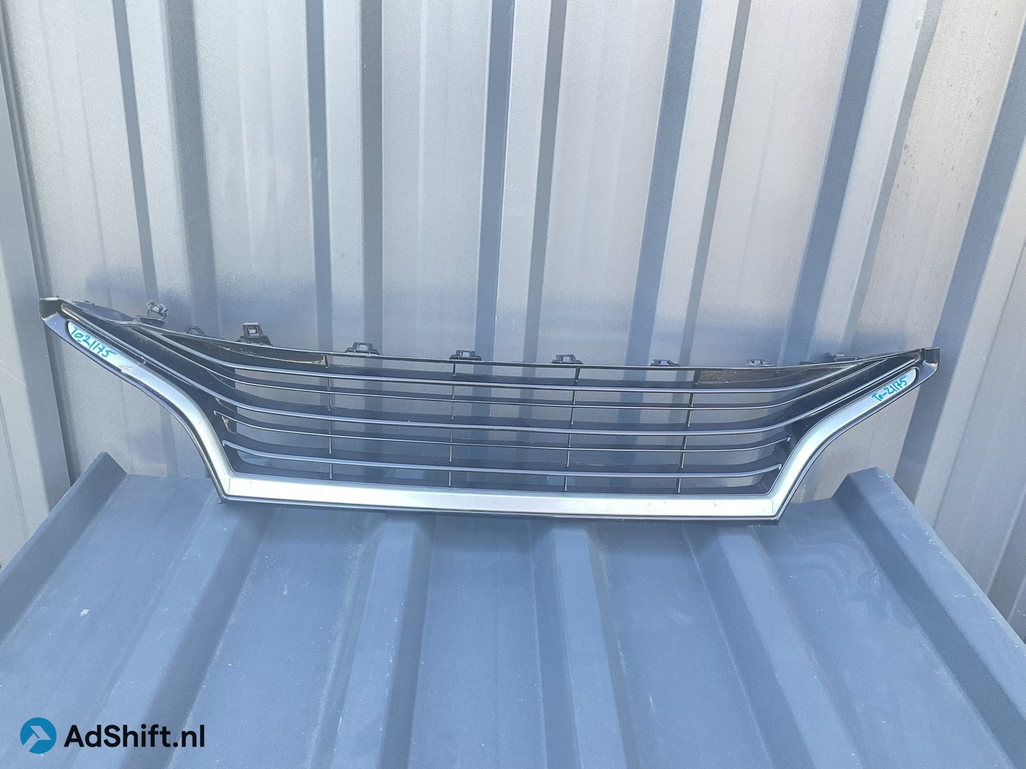 Bumper Rooster Toyota Yaris 53102K0020 Voorbumper Gril To-21