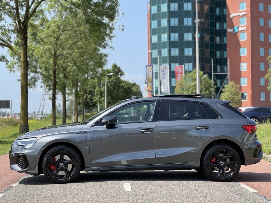 Audi A3 Sportback 45 TFSI e S-Line Pano Matrix Sfeerverlicht, Auto's, Audi, Gebruikt, 4 cilinders, Adaptive Cruise Control, Hybride Elektrisch/Benzine