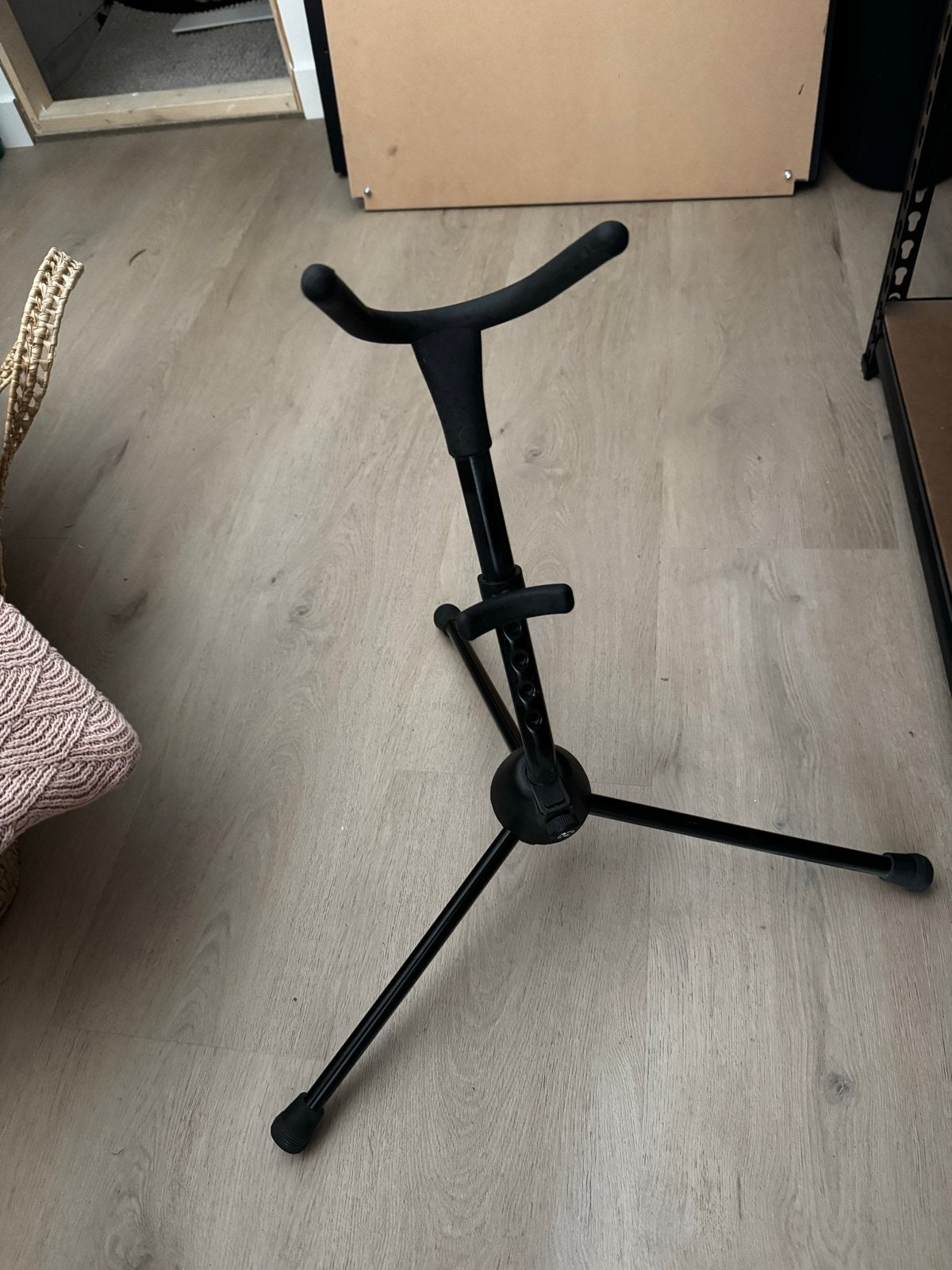 Saxofoon standaard - Zwart - Goede staat, Ophalen, Zo goed als nieuw, Instrumentstandaard, Saxofoon