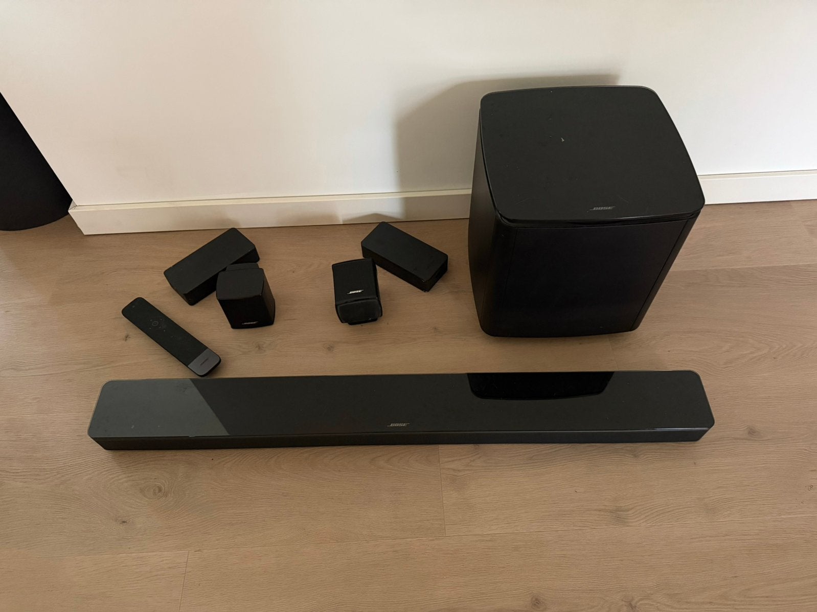 Bose Soundbar 700 met Bass Module 700 en Surround Speakers, Soundbar, 70 watt of meer, Zo goed als nieuw, Overige spelers
