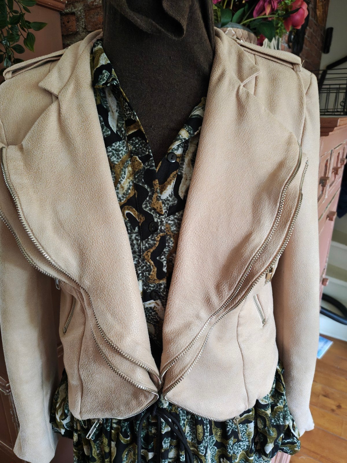 suedine jasje vest maat m l beige, Ophalen of Verzenden, Zo goed als nieuw, Maat 38/40 (M), Beige