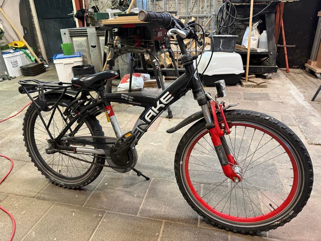 Kinderfiets Loekie Snake 22 inch - Zwart/Rood, Ophalen of Verzenden, Zo goed als nieuw, 22 inch