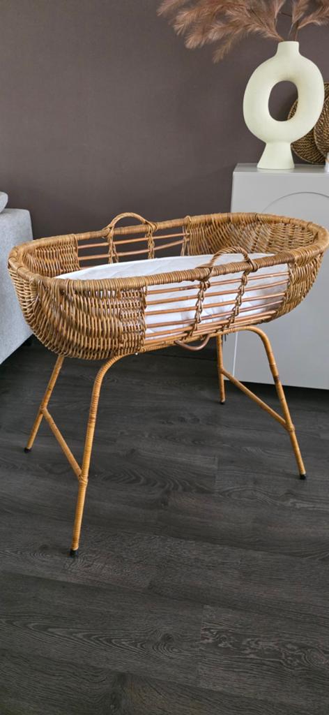 Vintage Rotan babywieg, Kinderen en Baby's, Babywiegjes en Ledikanten, Ophalen of Verzenden, Zo goed als nieuw, Wieg