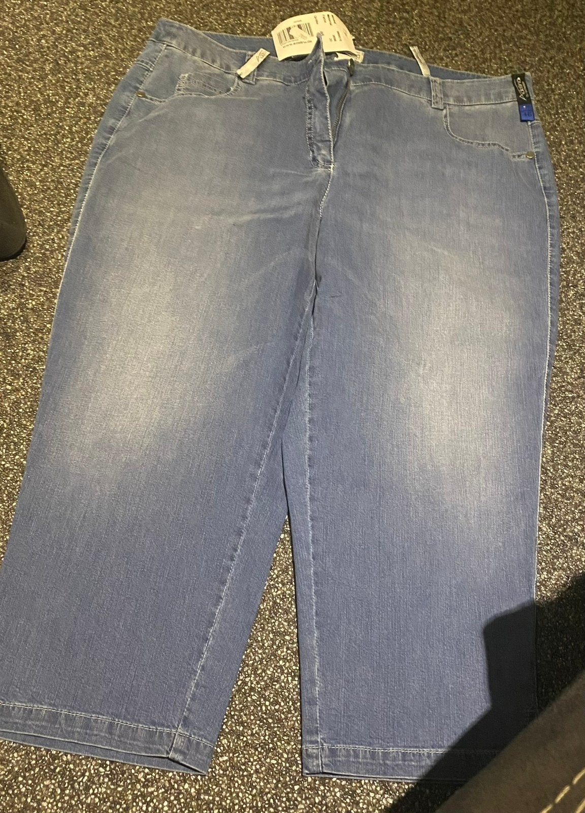 Jeans drie kwart nieuw merk adelina maat 46, Ophalen of Verzenden, Nieuw, Blauw, Broek of Spijkerbroek