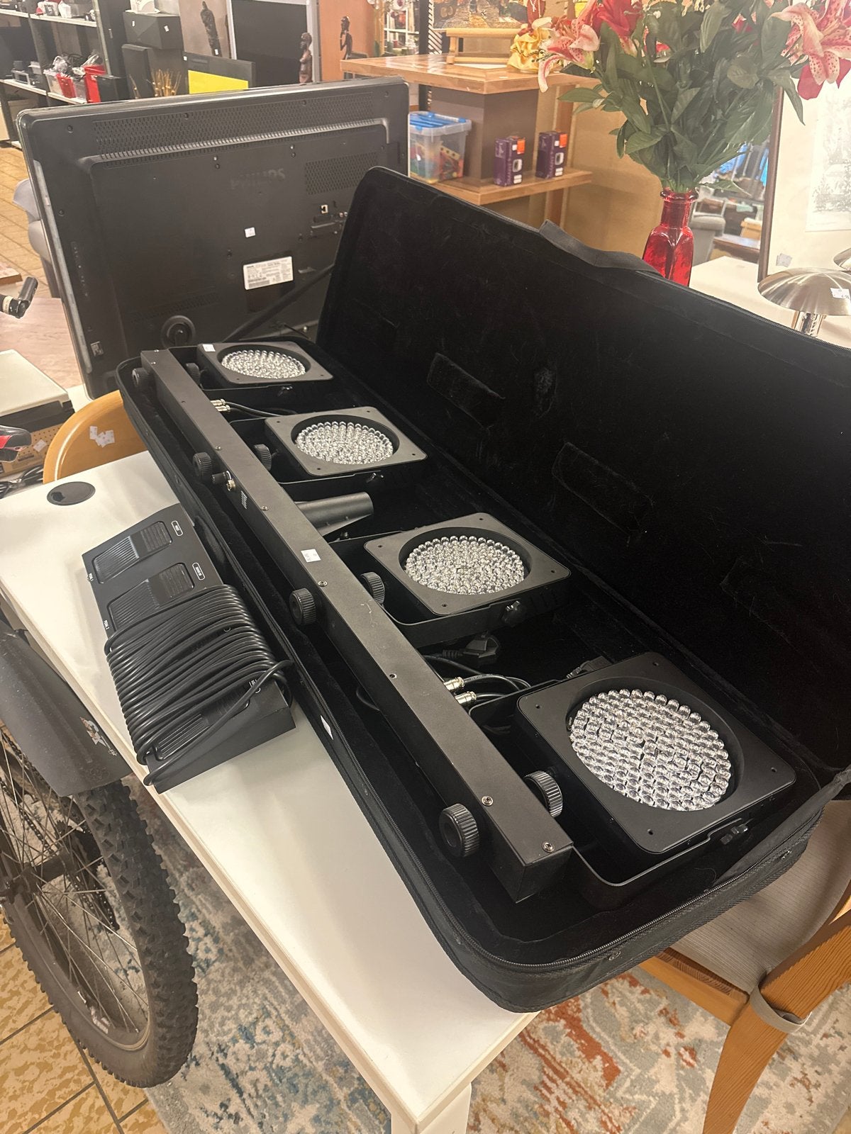 Professionele Disco Lamp Set - LED Par Spots in Koffer, Ophalen, 3701JG, Gebruikt, Kringloopdemarktzeist