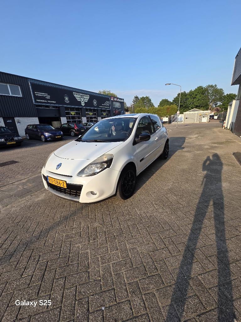 Renault Clio 1.2 TCE 3-DRS 2010 Wit, Auto's, Renault, Voorwielaandrijving, 535 kg, 4 cilinders, 100 pk