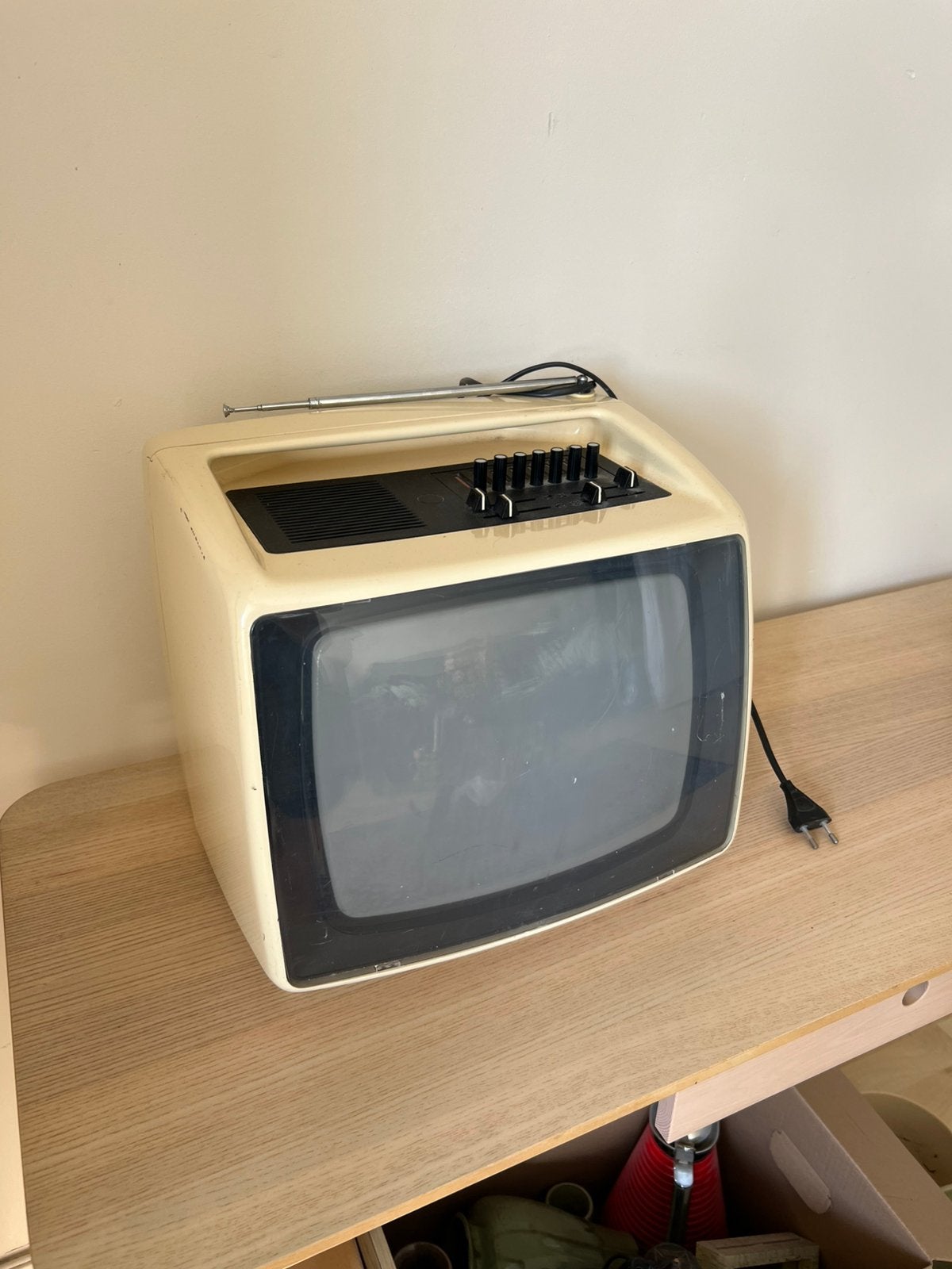 Vintage TV, Ophalen