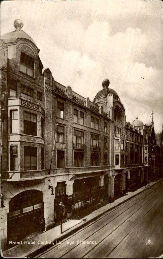 La Haye - Grand Hotel Central - Vooraanzicht, Ophalen of Verzenden, 1920 tot 1940, Gelopen, Zuid-Holland