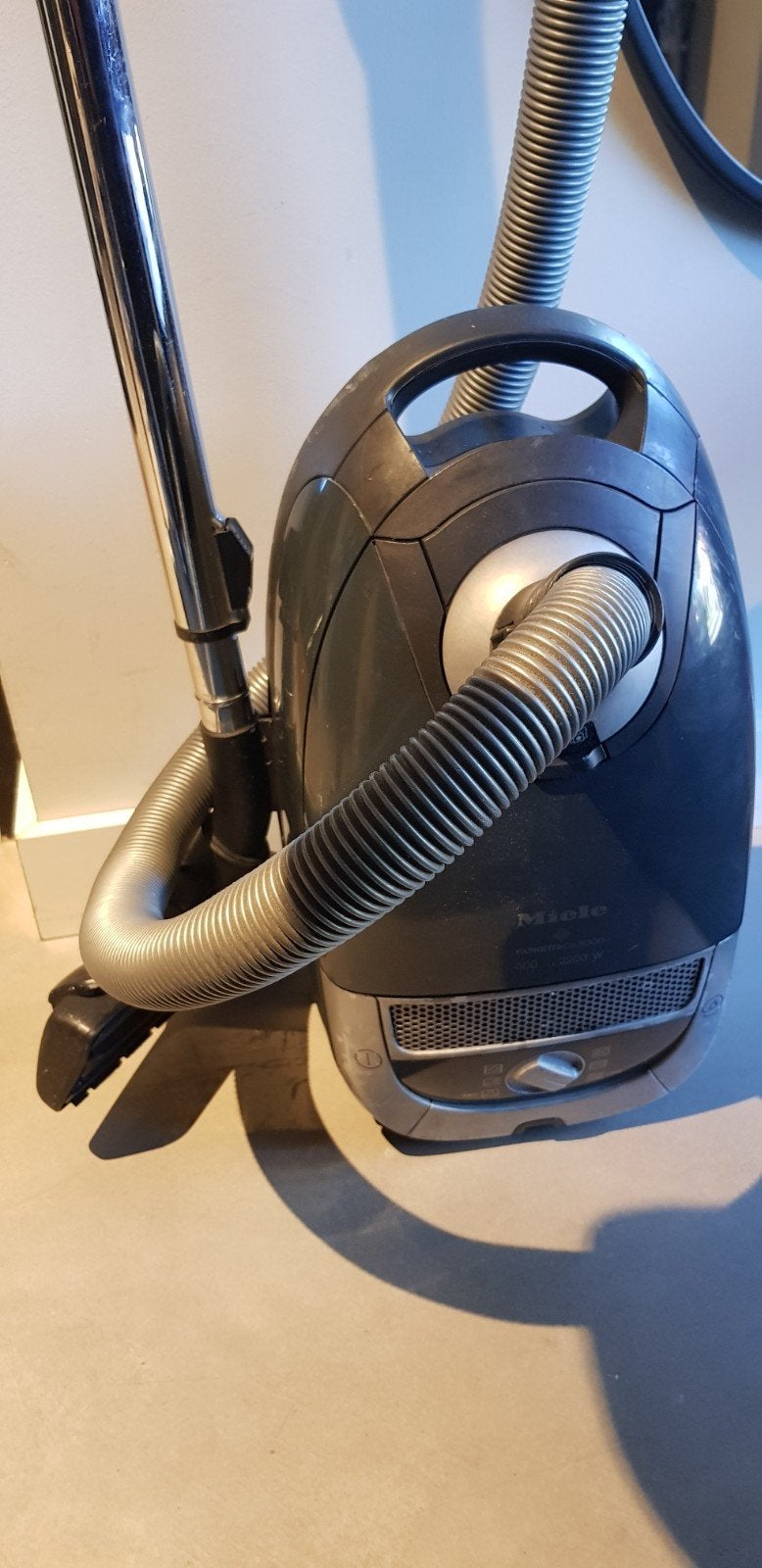 Miele Sledestofzuiger 2200W Krachtig en Betrouwbaar, Gebruikt, Geschikt voor harde vloeren, Miele, 2000 watt of meer