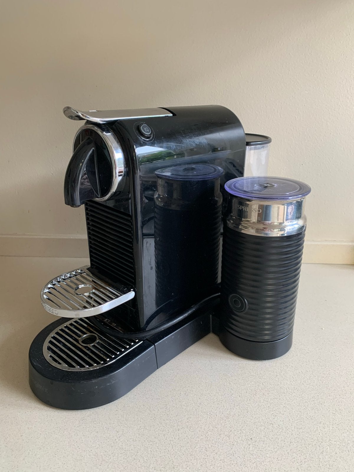 Nespresso Magimix M 196 Milk CN - Defect voor onderdelen, Ophalen, Niet werkend, Espresso apparaat, Koffiepads en cups