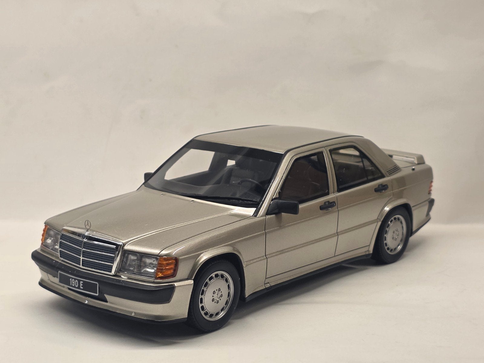 Ottomobile Mercedes-Benz W201 190E 2.5 1:18, Hobby en Vrije tijd, OttOMobile, Auto, Nieuw, Ophalen of Verzenden
