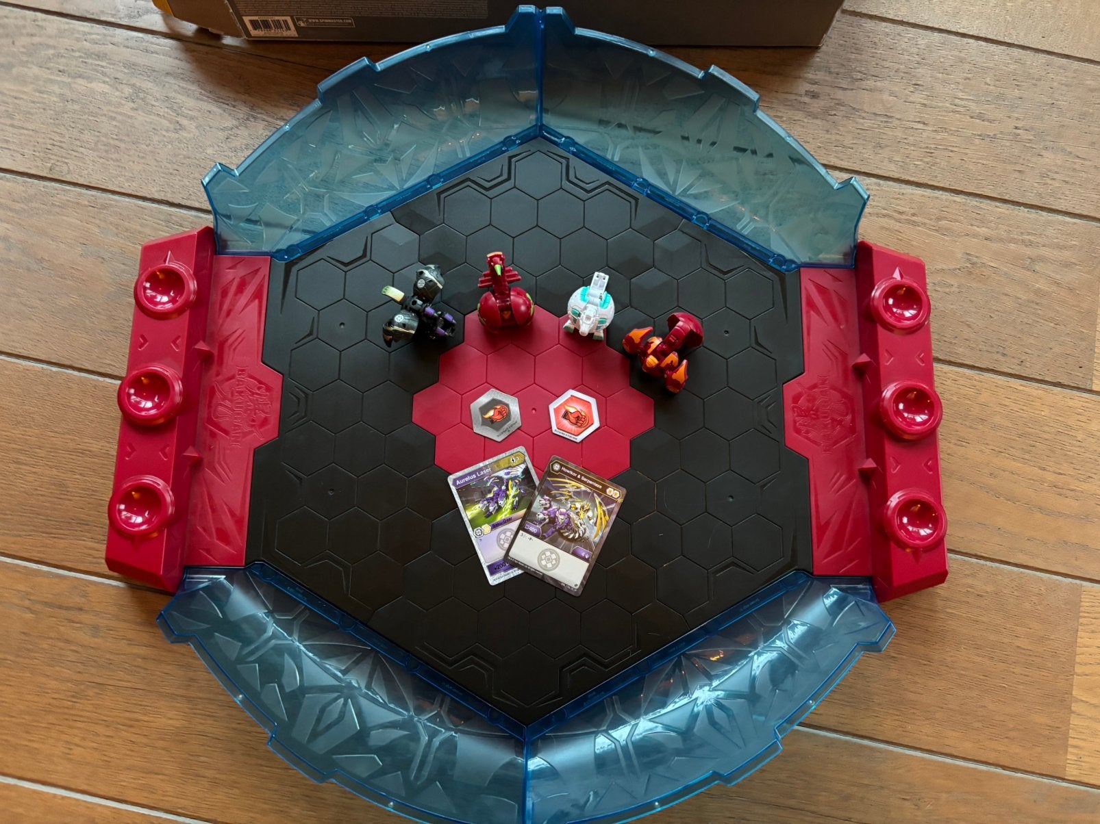 Bakugan battle coliseum met 4 bakugan, Ophalen, Gebruikt